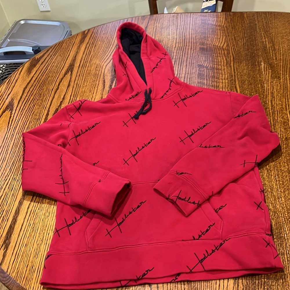 Hollisterr men’s small red hoodie. Warm and stylish